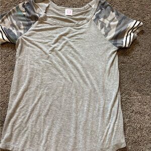 Wanna B T-Shirt with Pink Logo